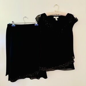 Beautiful Classy Amanda Smith, Two (2) Piece Set, Skirt and Top, Size 6